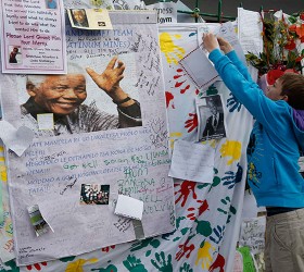 Mandela-Nelson-proseuxes-eikones