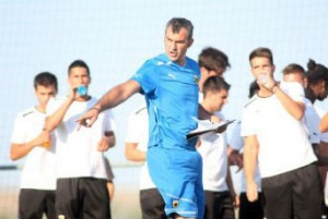 dellas-aek