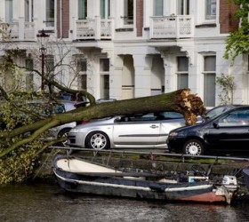 Amsterdam-kakokairia-dentro-autokinito