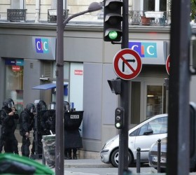 France-Paris-astynomia-police-trapeza-omiroi-enoploi