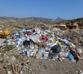 skoupidia-Tinos-xomateri