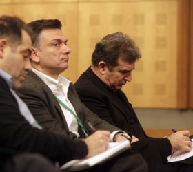 Ο Μ. Χρυσοχοϊδης αποχώρησε εκνευρισμένος από την αίθουσα