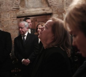 Axarlian-Stauroula-17N-mnimosino