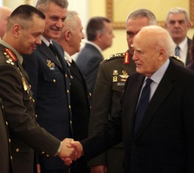 Papoulias-enstoloi-stratos