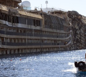 APTOPIX Italy Ship Aground