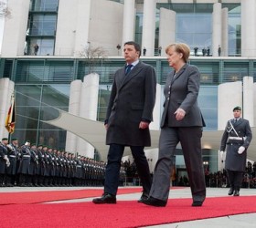 EPA / BERND VON JUTRCZENKA