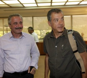 «Το περιβάλλον είναι από τα θέματα όπου δεν υπάρχει αριστερή ή δεξιά πολιτική», αποφάνθηκε ο Σταύρος Θεοδωράκης, στη συνάντησή του με τον υπουργό Περιβάλλοντος Γιάννη Μανιάτη


EUROKINISSI / ΧΡΗΣΤΟΣ ΜΠΟΝΗΣ