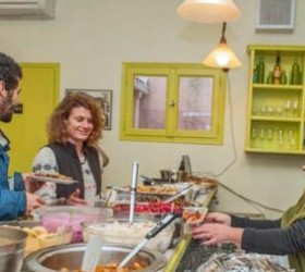 Στο Καφενείο της Καμπάνας, λίγο πριν το - προαναγγελθέν - λουκέτο