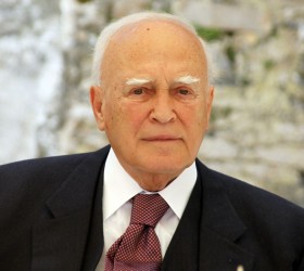 Óôçí ÊÝñêõñá ãéá íá ãéïñôÜóåé ôï ÐÜó÷á óôïí Íáõôéêü Óôáèìü ôïõ íçóéïý ï ÐôÄ ÊÜñïëïò Ðáðïýëéáò (EUROKINISSI / ÊÏÍÔÁÑÉÍÇÓ ÃÉÙÑÃÏÓ)