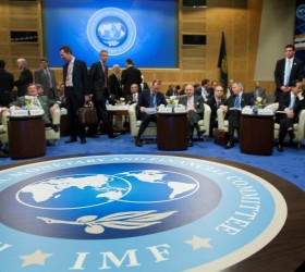 Finance ministers and central bank governors gather for the International Monetary and Financial Committee (IMFC) meeting during the spring IMF-World Bank meetings in Washington, April 21, 2012. REUTERS/Jonathan Ernst (UNITED STATES - Tags: POLITICS BUSINESS)