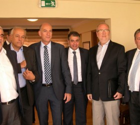 sinantisi-forewn-peiraia