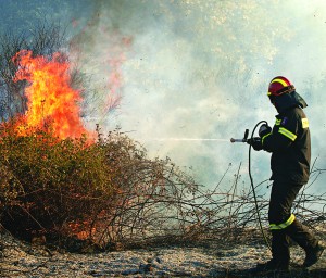 HΓΟΥΜΕΝΙΤΣΑ - ΠΥΡΚΑΓΙΑ ΚΟΝΤΑ ΣΕ ΣΠΙΤΙΑ ΣΤΟ ΓΑΡΔΙΚΙ ΠΑΡΑΜΥΘΙΑΣ(EUROKINISSI)