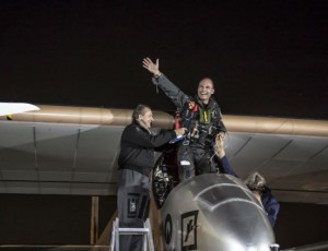 aeroplano-iliako-solar-impulse-eikones