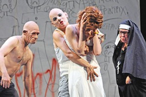 theatro-o-theos-kanei-paixnidi