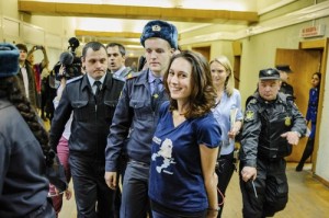 Greenpeace-Harris-Alexandra-police-Russia