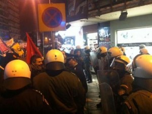 Στην οδό Βενιζέλου η αστυνομία έιχε στήσει «φράγματα» με κλούβες και ΜΑΤ