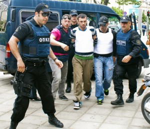 ΣΤΟΝ ΕΙΣΑΓΓΕΛΕΑ Ο 30ΧΡΟΝΟΣ ΠΟΥ ΔΟΛΟΦΟΝΗΣΕ ΜΕ ΠΕΤΡΑ ΗΛΙΚΙΩΜΕΝΟ ΖΕΥΓΑΡΙ
