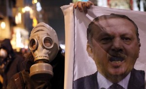 Αντικυβερνητικοί διαδηλωτές στην Κωνσταντινούπολη
