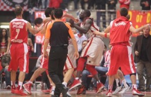olympiakos-galatasaray-fight