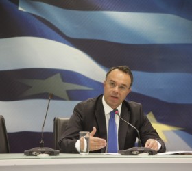 Ο αναπληρωτής υπουργός Οικονομικών Χρήστος Σταϊκούρας, ανακοίνωσε χθες τη χορήγηση κονδυλίων ύψους 51,5 εκατ. ευρώ, για να καλυφθούν οι ανάγκες θέρμανσης σχολείων και νοσοκομέιων της χώρας και να δοθούν οι προκαταβολές για το επίδομα θέρμανσης.