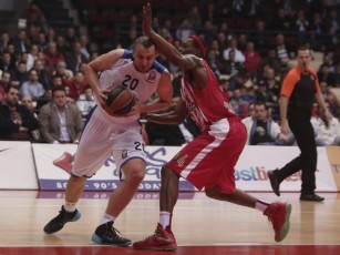 Olympiakos-Efes-Petway
