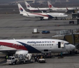 Malaysian-Airlines-aeroplano-aerodromio