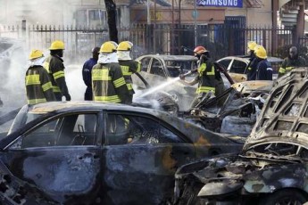 Nigeria-ekrixi-pirosvestes