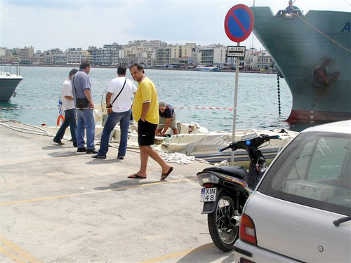 Ανυπολόγιστες συνέπειες για την οικονομία της Χίου ενδέχεται να έχει η κατάσχεση 600.000 ευρώ από τον καταθετικό λογαριασμό της Δημοτικής Επιχείρησης Υδρευσης και Αποχέτευσης του νησιού, αφού τα χρήματα αυτά προορίζοντας για πληρωμή μισθών, προμηθειών, ασφαλιστικών εισφορών και λειτουργικά έξοδα των δικτύων άρδευσης της περιοχής.