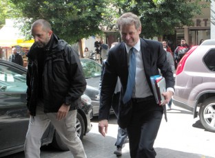 Αλλαγές προς το χειρότερο στο εργασιακό και το ασφαλιστικό πεδίο και νέο γύρο λιτότητας προαναγγέλλει η έκθεση του ΔΝΤ