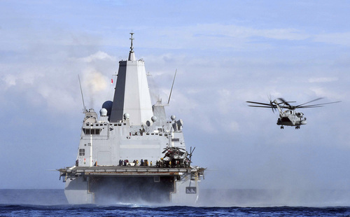 Το αμερικανικό ελικοπτεροφόρο CH-53 USS Mesa Verde έχει ήδη φθάσει στον Περσικό Κόλπο ενισχύοντας τη δύναμη πυρός των ΗΠΑ στην περιοχή REUTERS