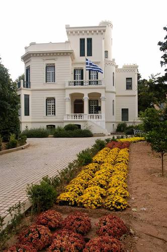 Το σπίτι που έζησαν η Πηνελόπη και ο Στέφανος Δέλτα εως τον θάνατό τους, στην Κηφισιά. Σήμερα φιλοξενεί τα Ιστορικά Αρχεία του Μουσείου Μπενάκη.