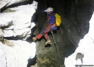 man-trapped-in-germanys-risending-cave