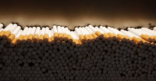 Ποινή - ρεκόρ στην RJ Reynolds Tobacco Company, που βγάζει το Camel, ελάχιστο διάστημα αφότου ανακοίνωσε την εξαγορά της εταιρείας που βγάζει το ηλεκτρονικό τσιγάρο στις ΗΠΑ REUTERS/Michaela Rehle