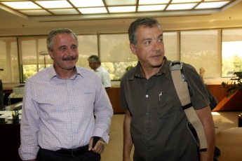 «Το περιβάλλον είναι από τα θέματα όπου δεν υπάρχει αριστερή ή δεξιά πολιτική», αποφάνθηκε ο Σταύρος Θεοδωράκης, στη συνάντησή του με τον υπουργό Περιβάλλοντος Γιάννη Μανιάτη


EUROKINISSI / ΧΡΗΣΤΟΣ ΜΠΟΝΗΣ