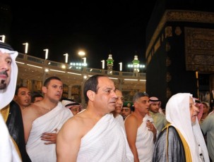 Ο πρόεδρος της Αιγύπτου Αμπντελ Φατάχ αλ Σίσι την Δευτέρα στη διάρκεια προσκύνηματος του στη Μέκκα. Το Παρατηρητήριο Ανθρωπίνων Δικαιωμάτων ζητά να ερευνηθεί ο ρόλος του στη σφαγή κατά οπαδών της Μουσουλμανικής Αδελφότητας πέρσι στο Κάιρο
REUTERS