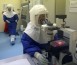 giatroi-Ebola-epidimia-ios