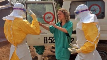 giatroi-xoris-sunora-ebola