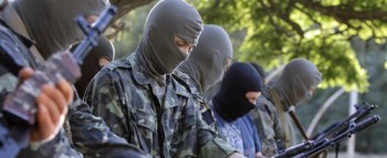 Ουκρανοί εθελοντές στη βάση της ταξιαρχίας "Αζόφ", κοντά στη Μαριούπολη 

Ukraine