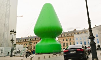 Sculpture resembling sex toy in Paris