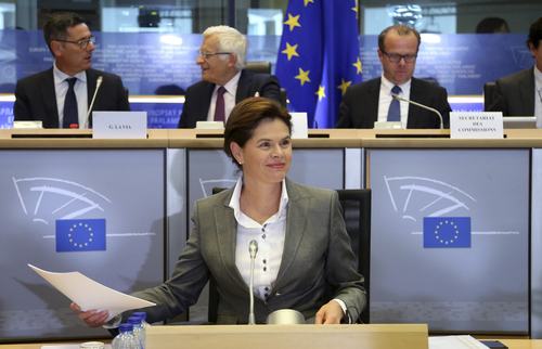 Η πρώην πρωθυπουργός της Σλοβενία Αλένκα Μπράτουσεκ παραιτήθηκε από υποψήφια Επίτροπος της Ε.Ε. REUTERS/ Francois Lenoir